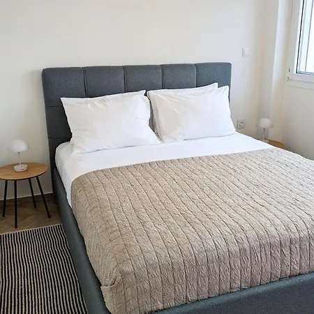 Apartment Lavish Urban Living